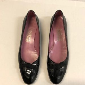 Size 10 narrow black patent leather flat Ferragamo shoes